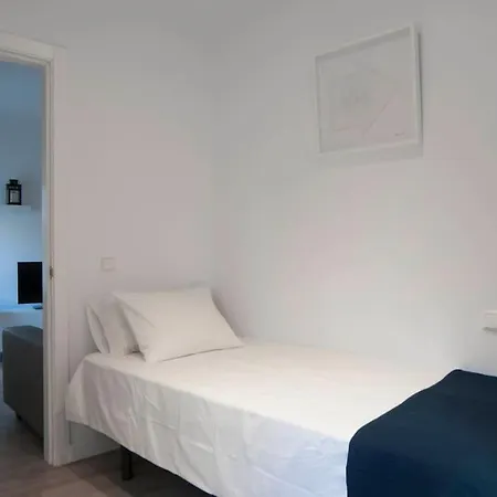 Moderno En Plaza Merced Apartment